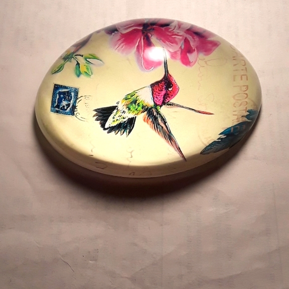 RARE BEAUTIFUL CARTE POSTALE HUMMINGBIRD OVAL FELT BOTTOM PAPERWEIGHT - Picture 3 of 4
